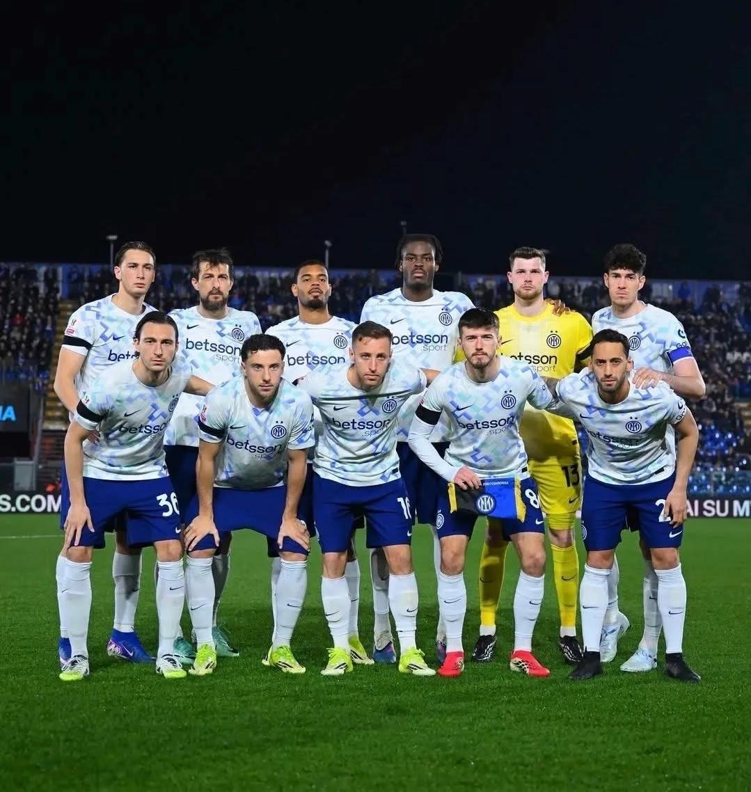 国米用八年一战宣告既要又要，不团结也是意大利足球衰落之因！